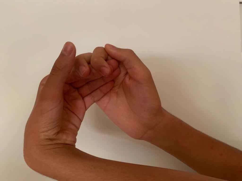 estiramiento 1 clínica Fuensalud Quervain