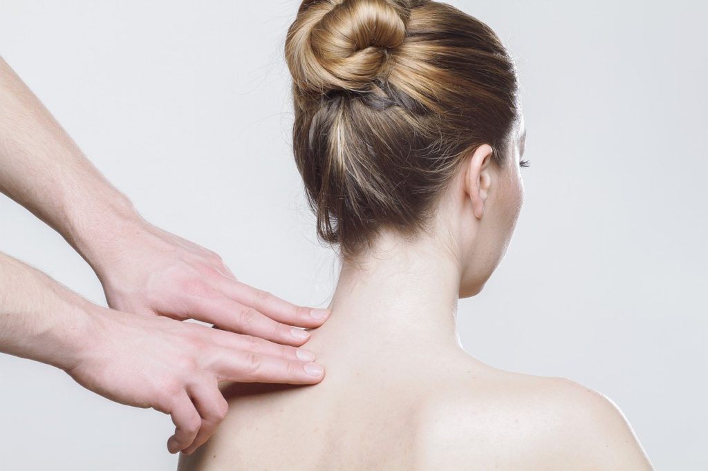 masaje del cuello por Clínica Fuensalud