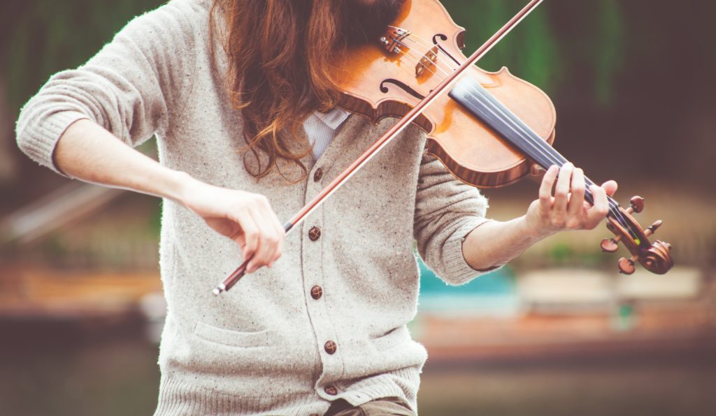 Violín por Clínica Fuensalud