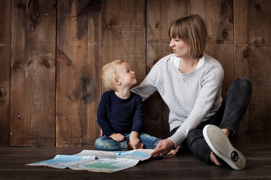 Madre con hijo Clínica Fuensalud