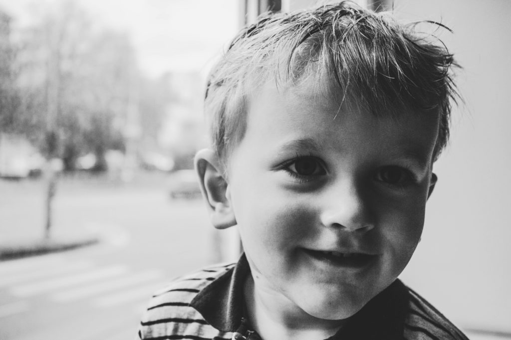 Niño sonriente por Clínica Fuensalud