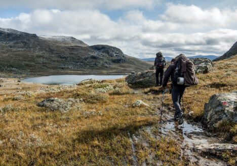 Cuidar los Pies: 10 Consejos antes caminata por Clínica Fuensalud