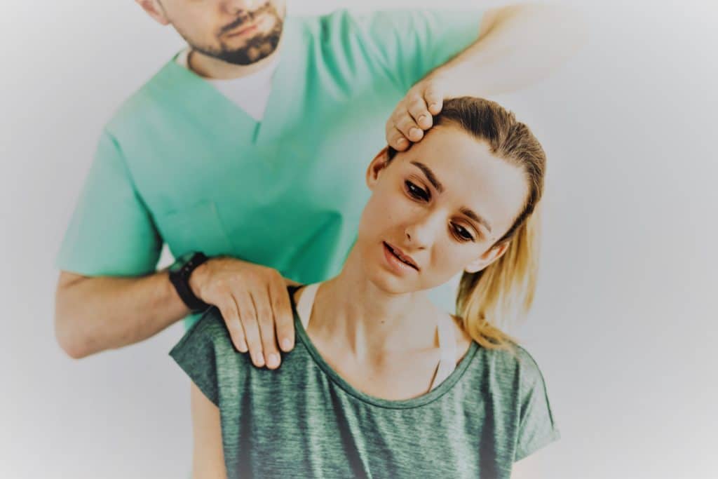 Estiramientos de cuello para artrosis cervical con Clínica Fuensalud