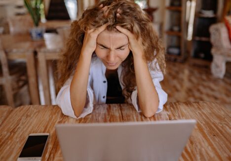 💥 Síndrome del Quemado 💥 y su tratamiento psicológico por Clínica Fuensalud