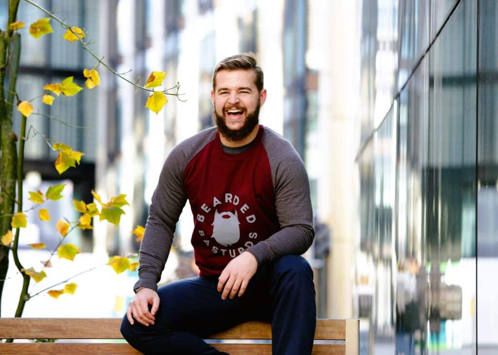Hombre feliz por Clínica Fuensalud